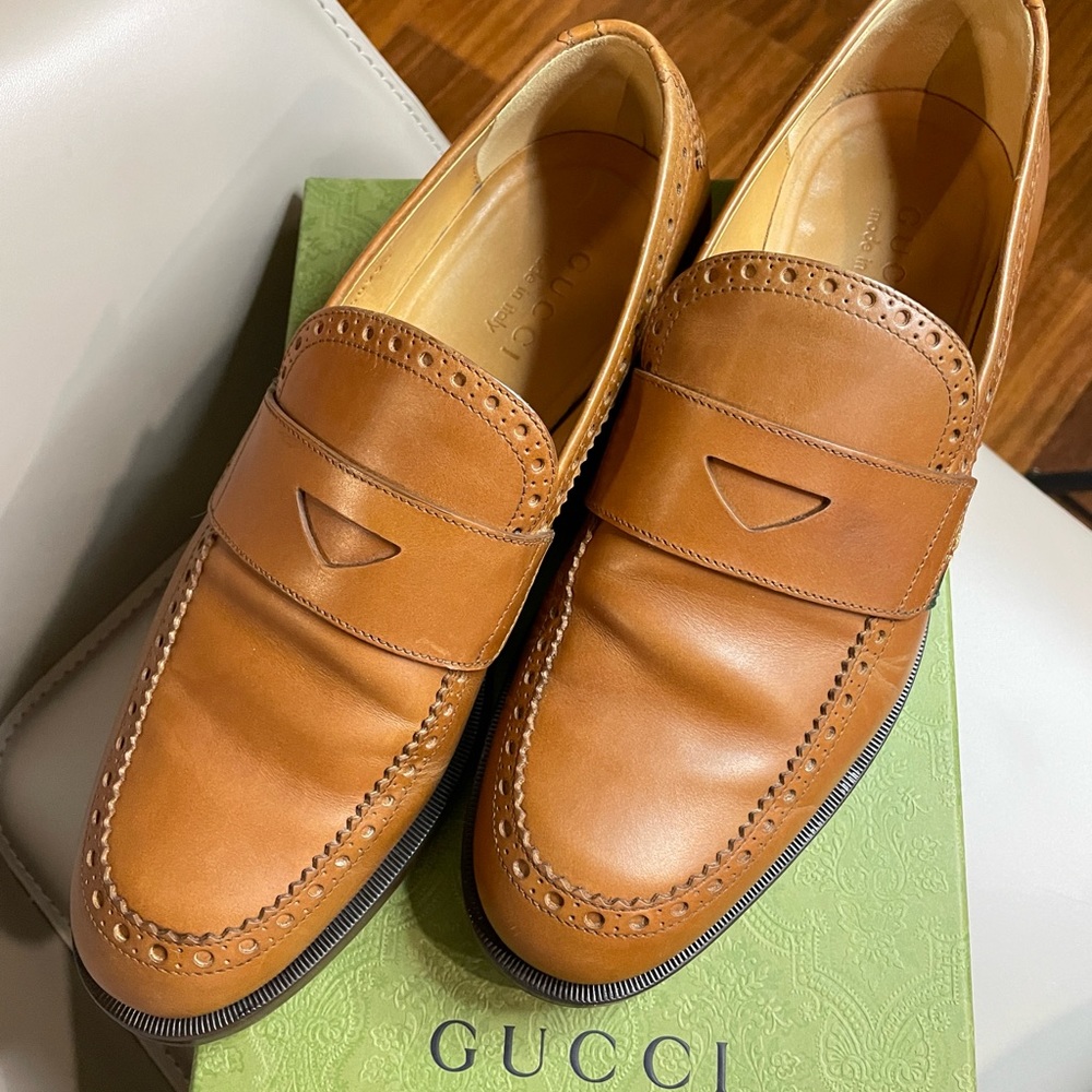 Authentic Gucci loafer with bee web embroidered - Picture 1 of 9
